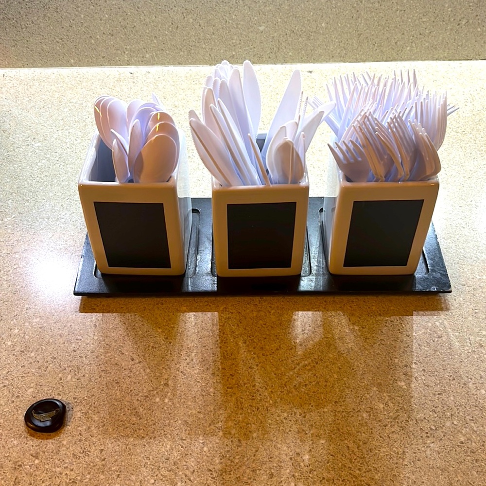 Plastic cutlery holder